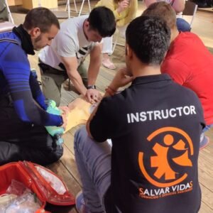 curso svb desa semicyuc en empresa realizando rcp con alumnos