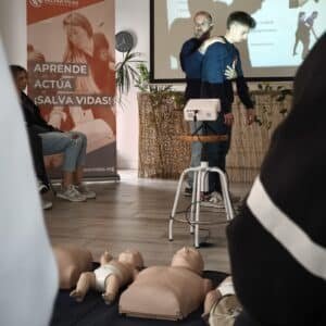 instructores svb desa semicyuc explicando obstruccion via aerea ovace