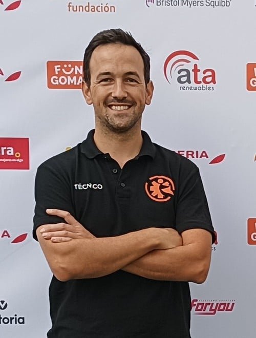 Iñigo González-Posada, instructor