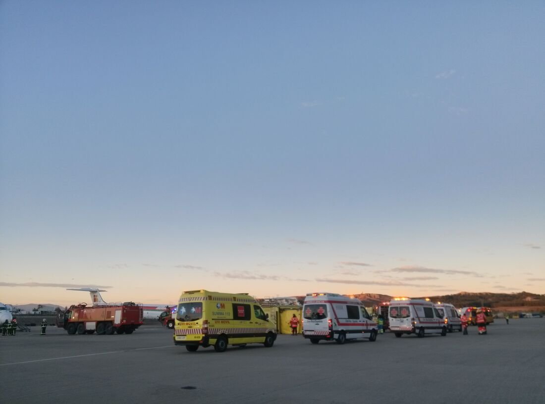 Dispositivo de ambulancias en simulacro aeroportuario