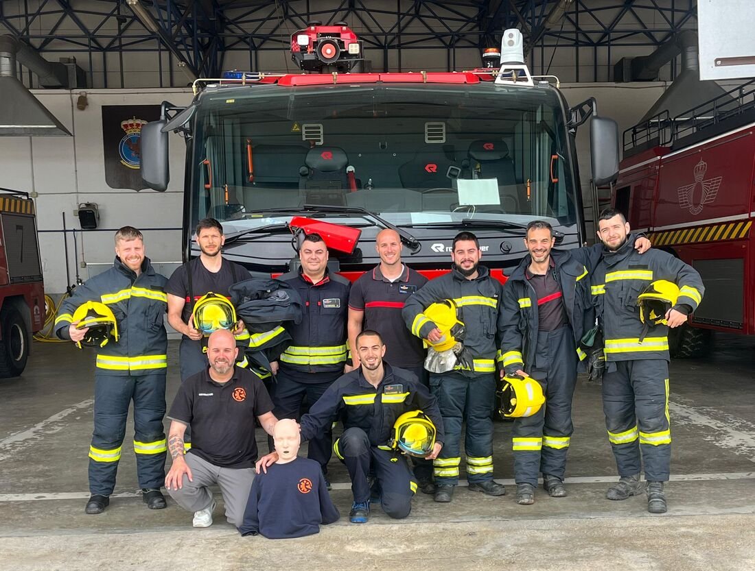 Equipo de bomberos de aeropuerto formado por Salvar Vidas