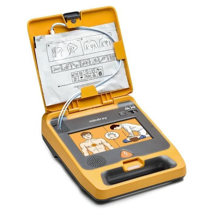 Desfibrilador semiautomático Mindray BeneHeart C1 abierto, con electrodos y pantalla