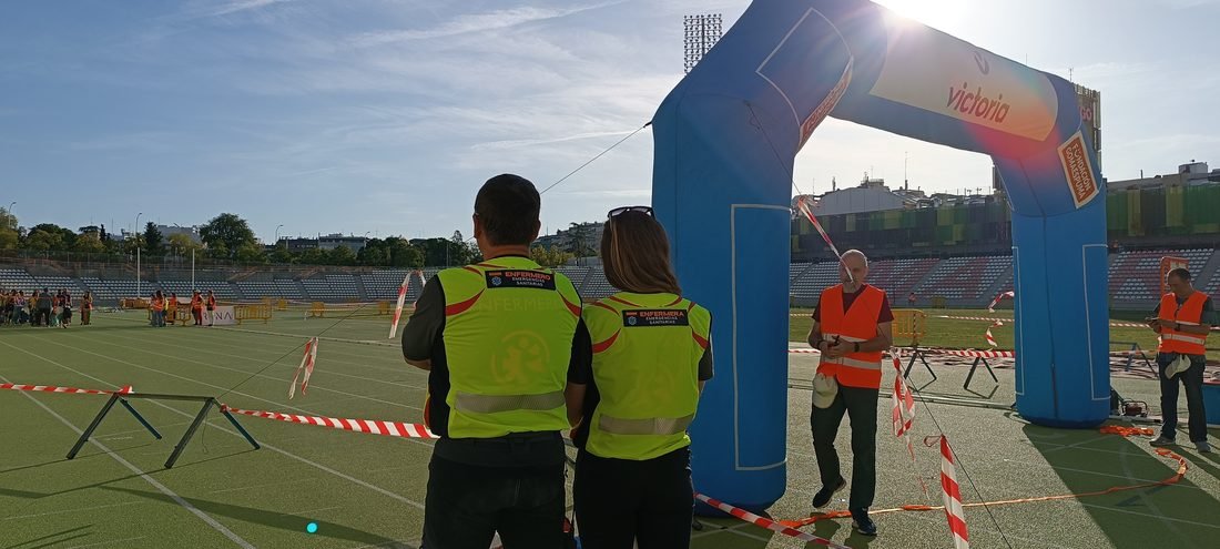 Enfermeros de Salvar Vidas en una carrera solidaria de la Fundación Gomaespuma
