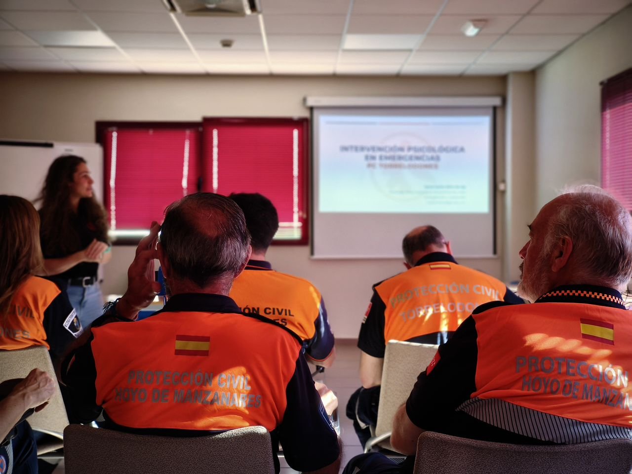 Voluntarios de Proteccion Civil en una formacion sobre intervencion psicologica en emergencias impartida por Salvar Vidas